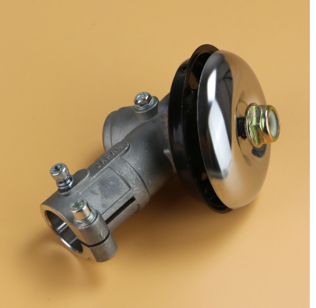 The grass trimmer uses multi-bladed manganese steel blades. - Image 3